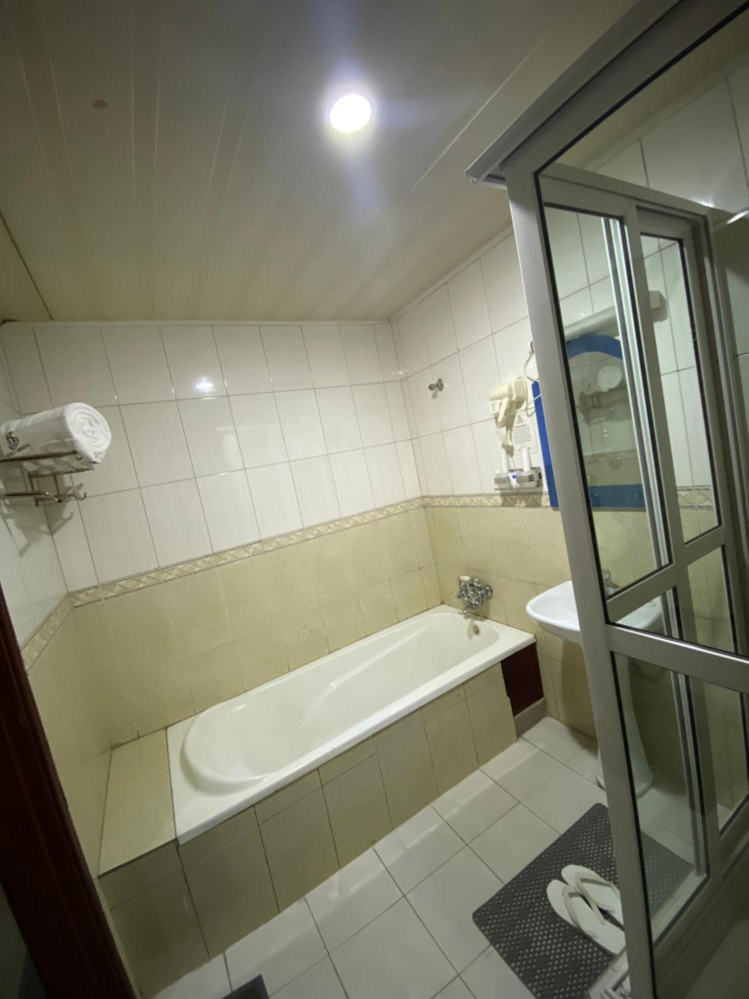 La Grande Hotel كامبالا المظهر الخارجي الصورة